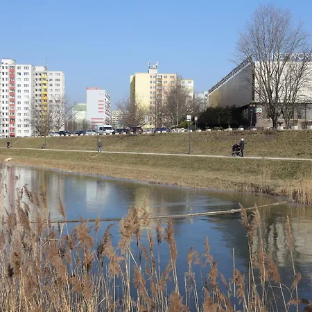 Sunny House Two 公寓 *